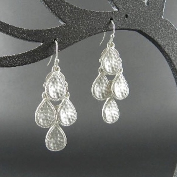 Hammered dangling earrings - Picture 1 of 1